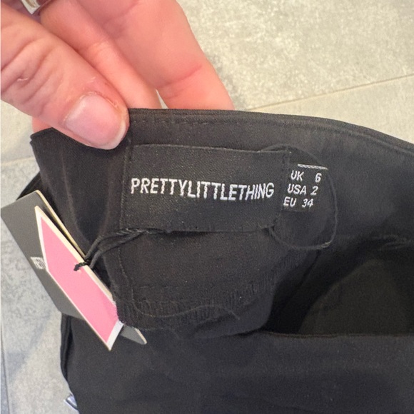 PrettyLittleThing Black Woven Utility Buckle Detail Mini Skirt - Picture 4 of 5